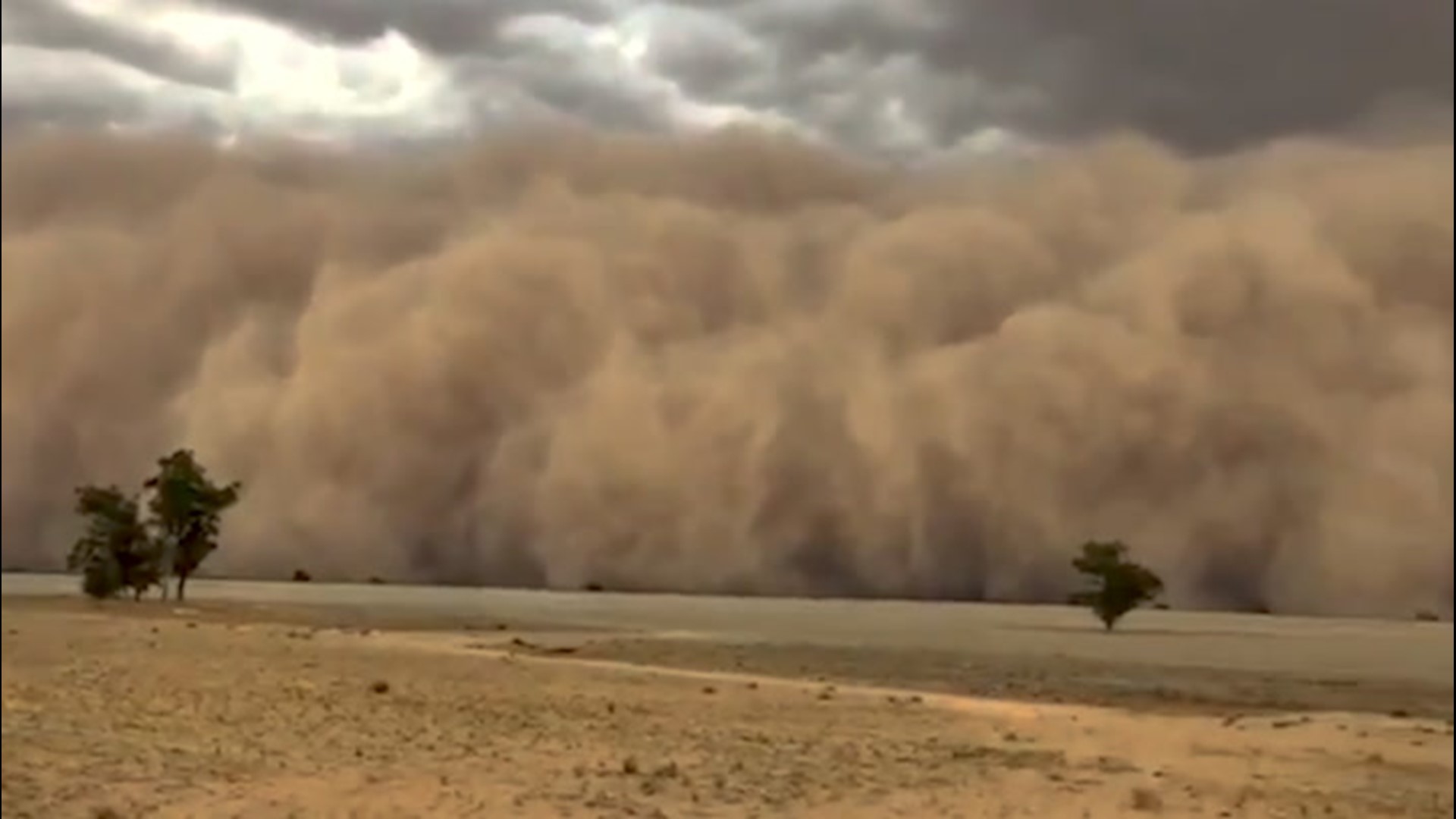 A massive dust storm could be seen on Jan. 19, as it pushed its way toward homes in Dubbo, New South Wales.