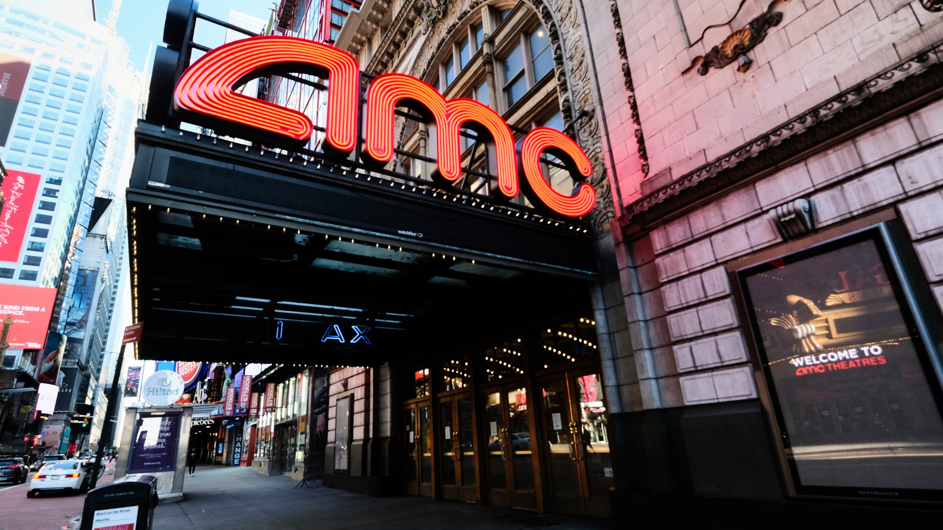 AMC pushes back movie theater reopenings by 2 weeks to July 30(01)