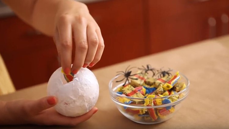 How to make Halloween eyeball treats