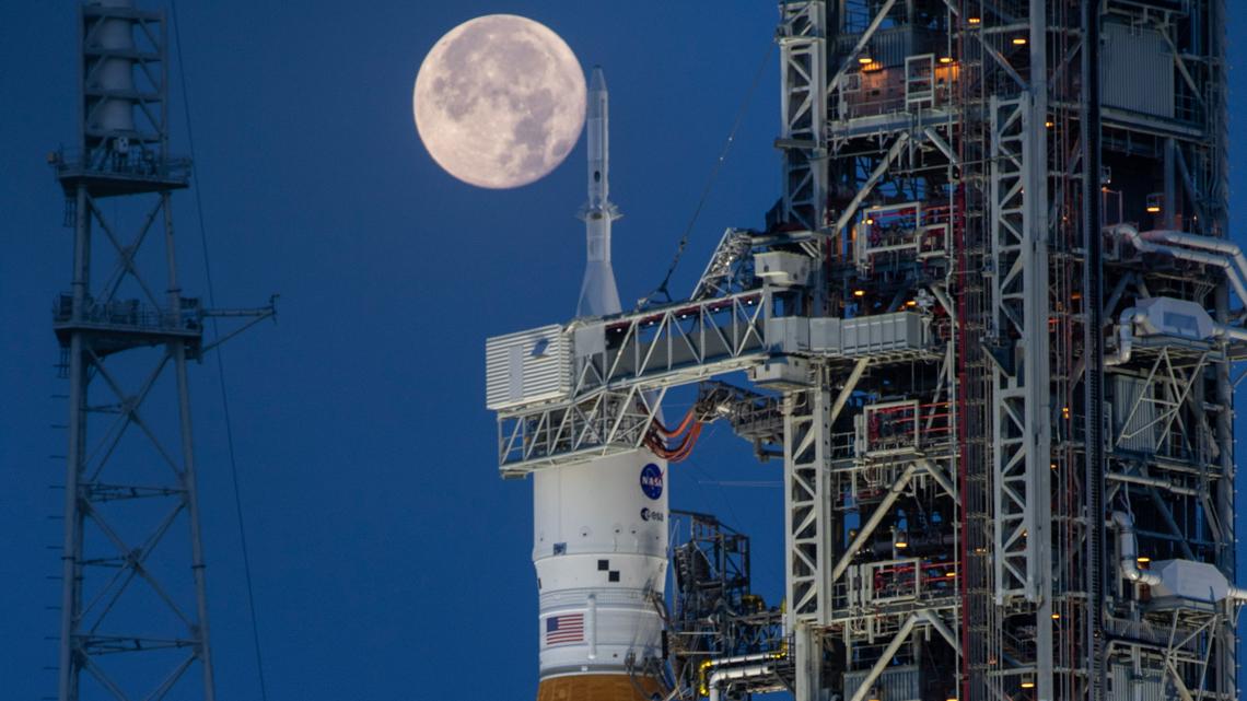 NASA postpones Artemis astronaut moon missions until 2026 - Vimarsana News