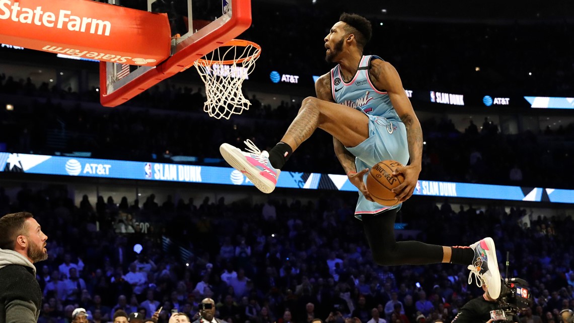 Derrick Jones Jr. wins slam dunk contest over Aaron Gordon | ksdk.com