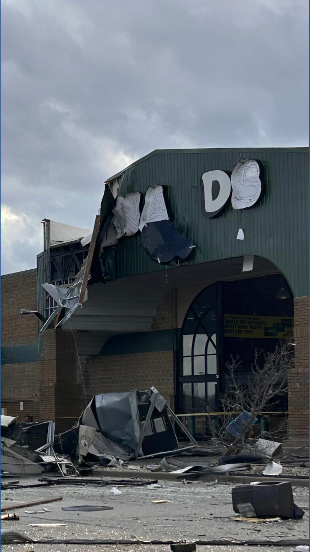 4 killed as storms rip through Michigan, tearing off roofs and downing ...