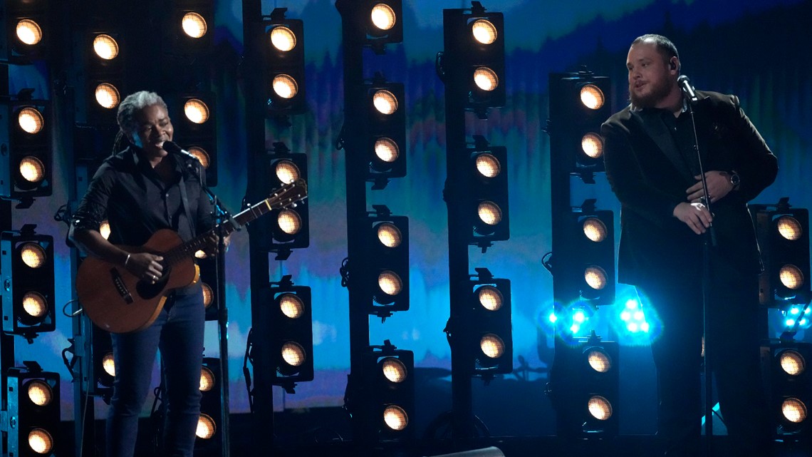 Tracy Chapman, Luke Combs perform 'Fast Car' at 2024 Grammys