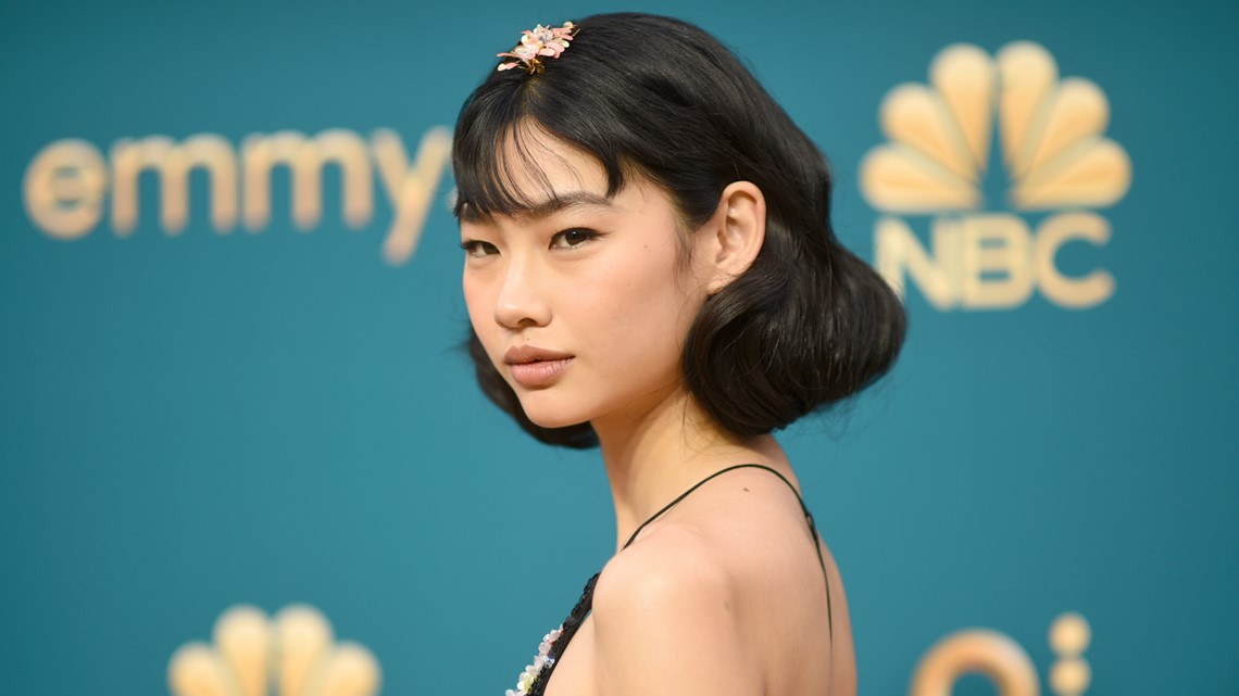 HoYeon Jung old Hollywood bob at the Emmys deserves an award of its own