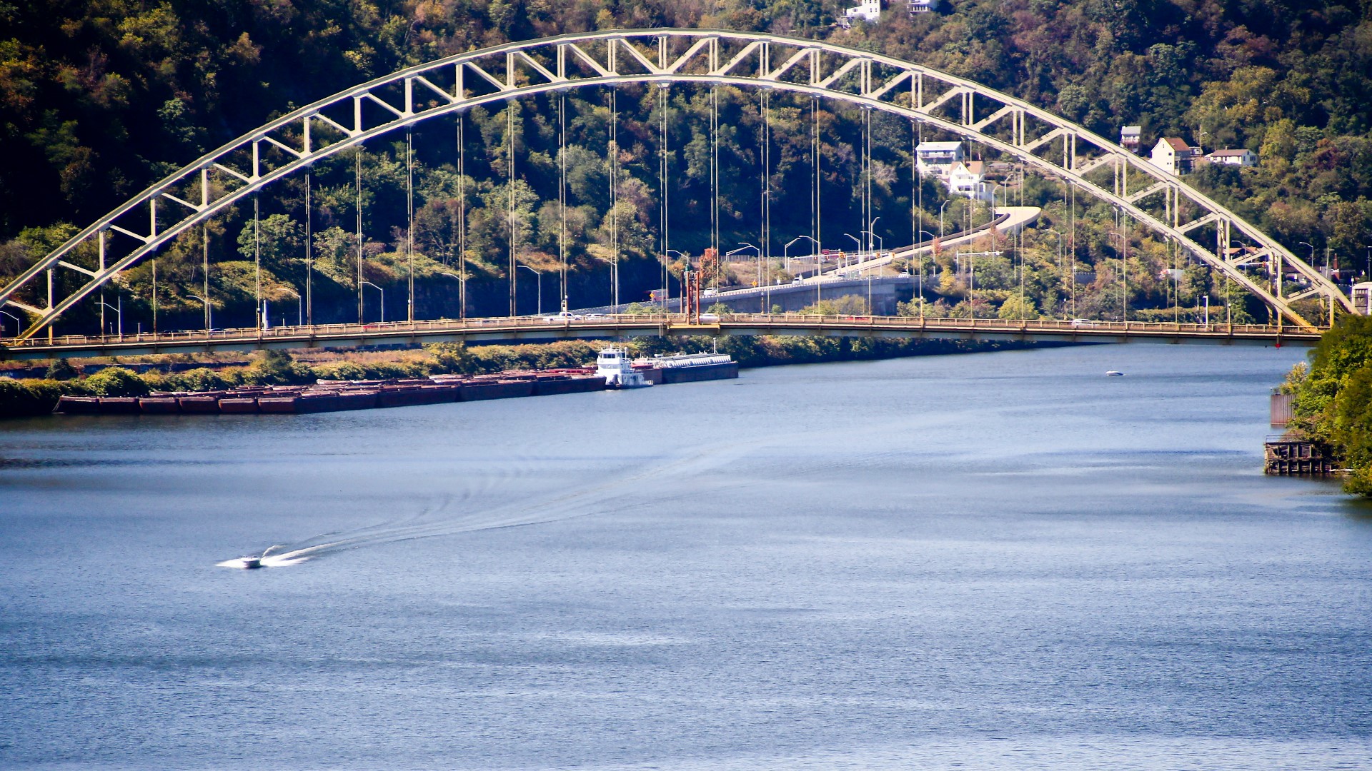 Pittsburgh Closes Bridges After 26 River Barges Break Loose 