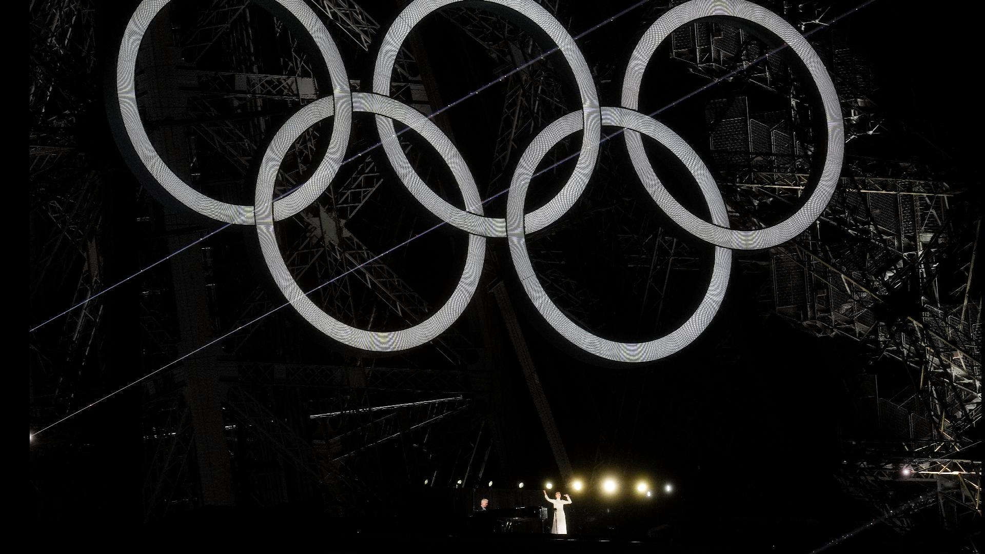 Celine Dion song in Paris compared to Atlanta Olympic performance