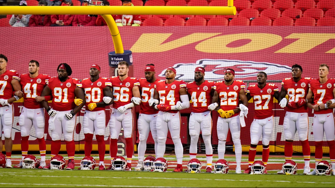 Chiefs fans boo during moment of silence before Texans game | ksdk.com