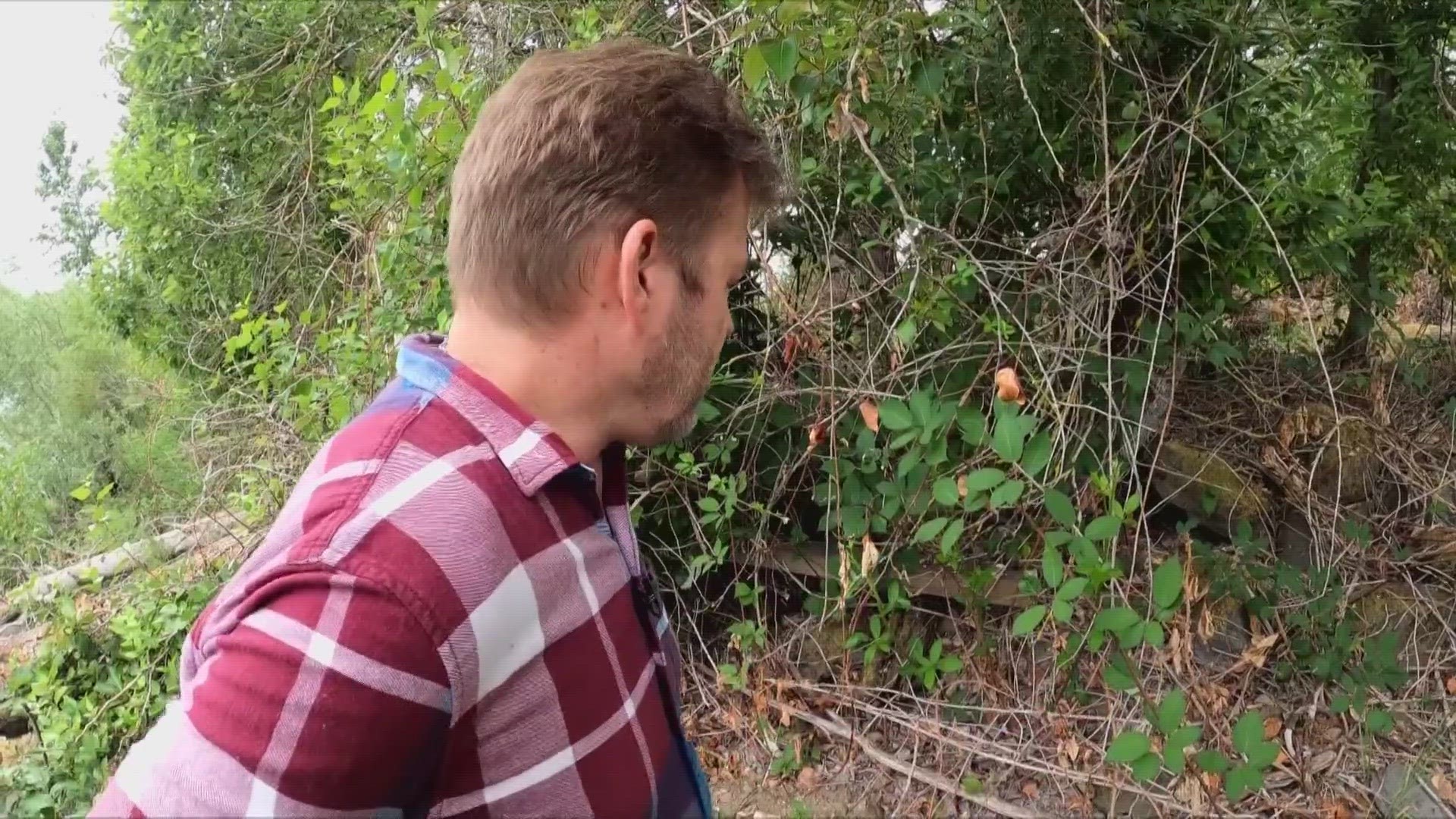 A Phoenix sleuth wants to access D.B. Cooper's clip-on tie so he can lift a DNA sample and potentially connect it to his suspect.