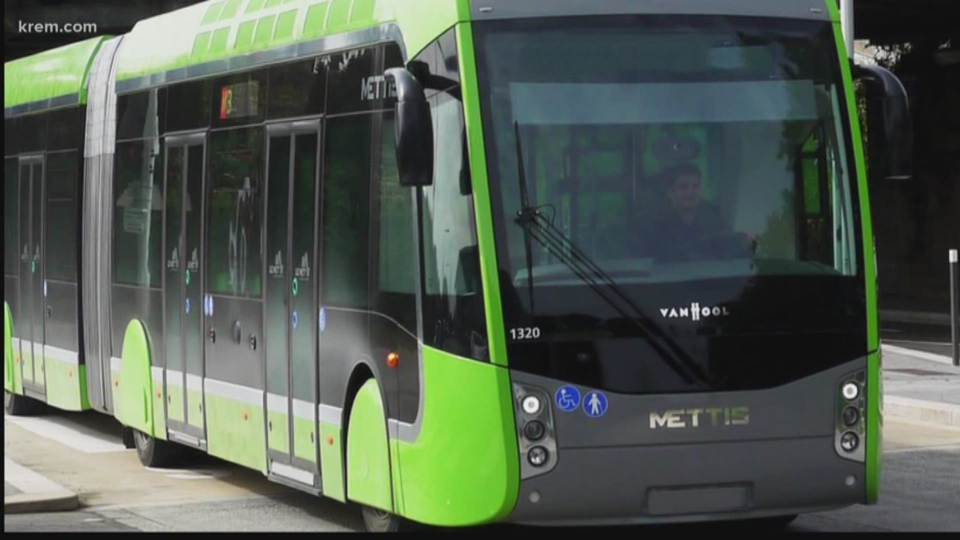 Автобусы в меце. Автобусная линия. Полоса для автобусов. Автобус в тиране. А линии автобусы.