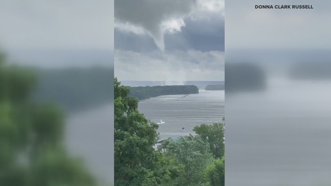 EF1 tornado crosses Mississippi River from Missouri into Illinois
