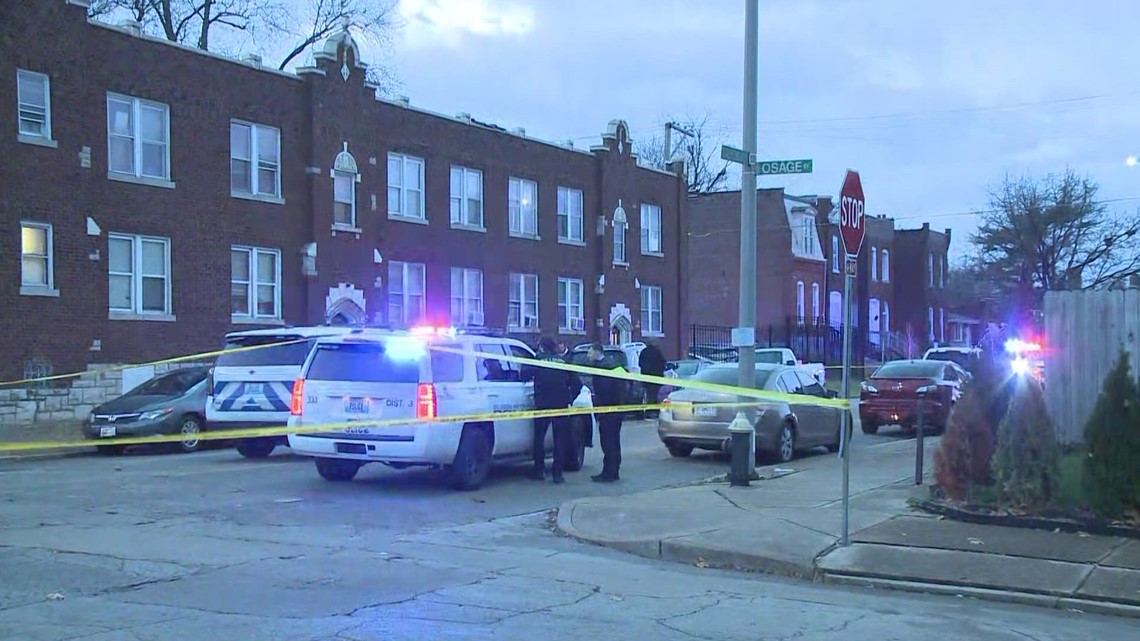 First responders find man with gunshot wound at St. Louis crash | ksdk.com