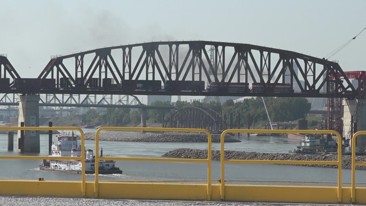 Merchants Bridge over Mississippi River reopens