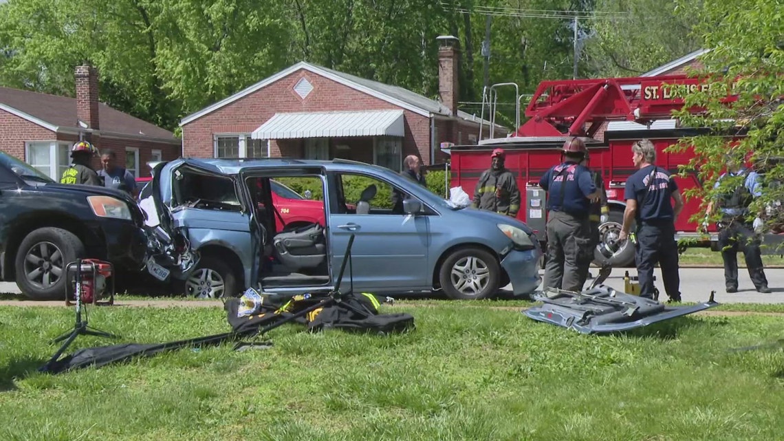 North Broadway neighbors share safety concerns after 9-year-old boy got pinned between 2 cars - Vimarsana News