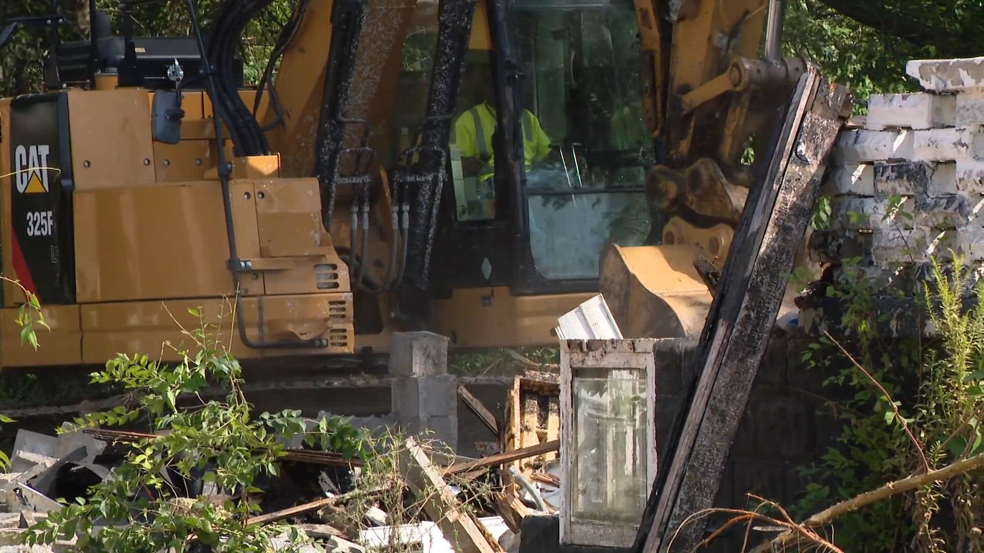 Cleanup efforts target 10 abandoned buildings in East St. Louis