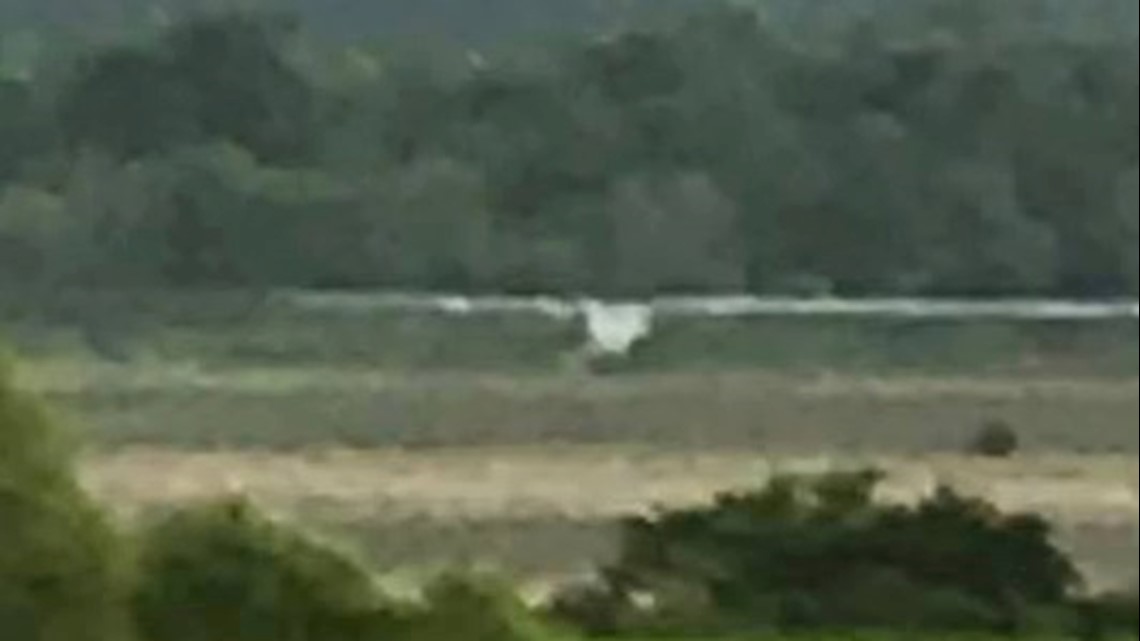 St Louis Gas Prices >> Illinois River breaches Nutwood levee in Calhoun County ... St Louis Gas Prices >> Illinois River breaches Nutwood levee in Calhoun County ...