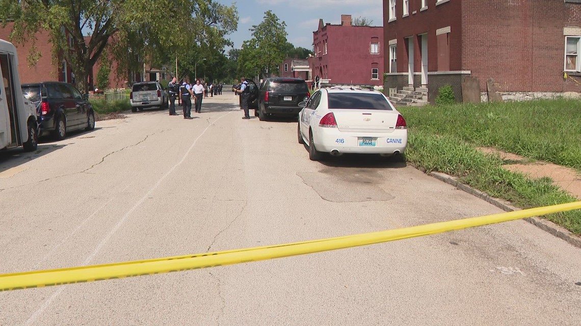 St. Louis police drug detective shoots man - Vimarsana News
