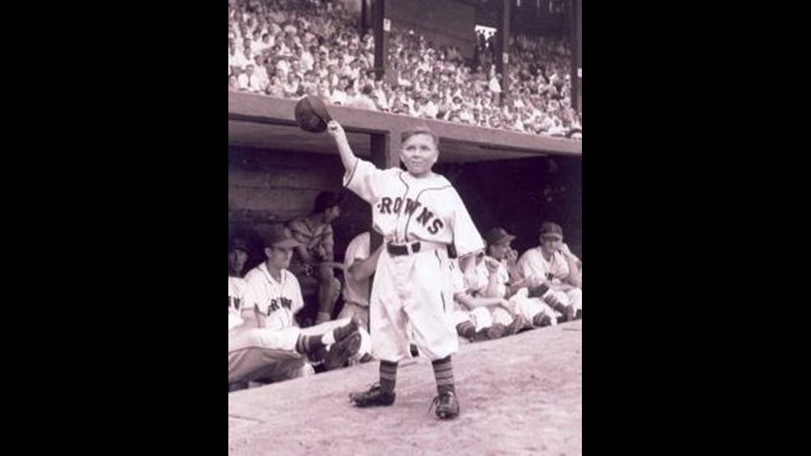 Eddie Gaedel PHOTO Baseball Smallest Player St. Louis Browns Team 1951 5x7  Photo