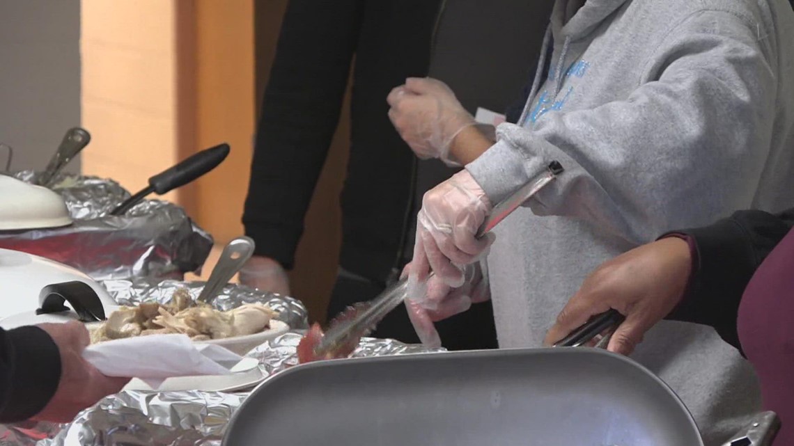 Church in Affton provides 400 free meals on Thanksgiving - Vimarsana News