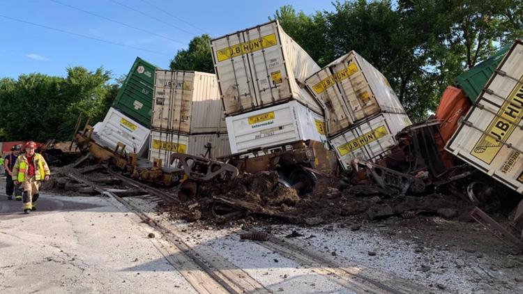 Madison County: Train derails in New Florence | comicsahoy.com