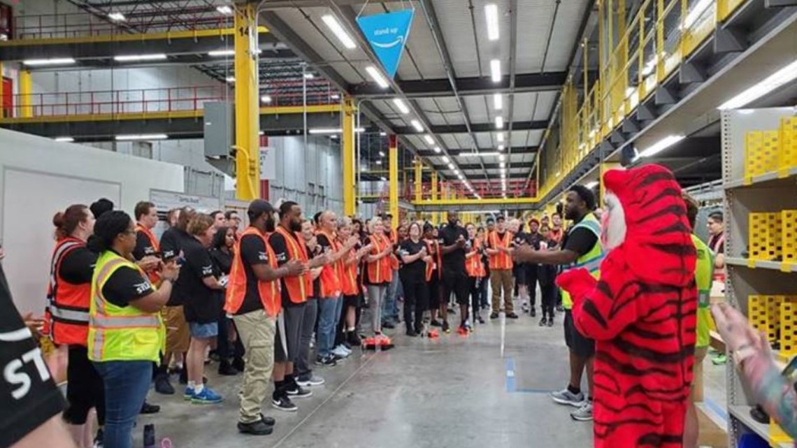 First Amazon center in Missouri officially open