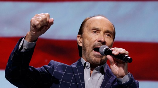 Lee Greenwood's new version of 'God Bless the USA' with US Air | ksdk.com