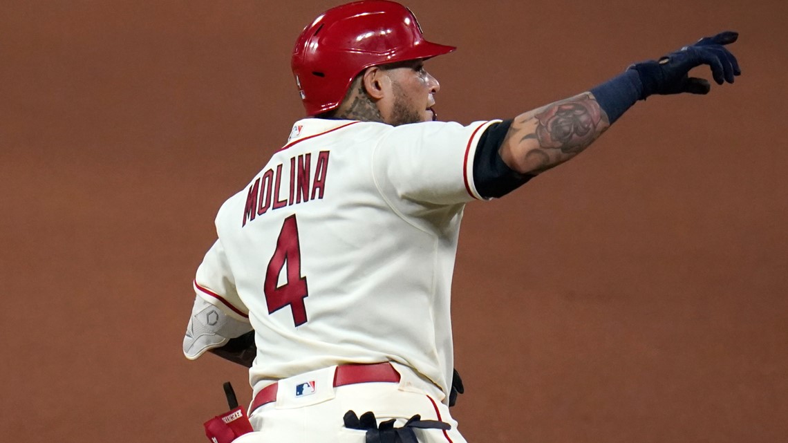 Molina signs one-year extension with Cardinals