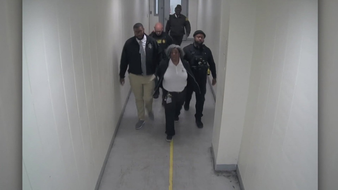 City agrees to settlement in jail official's lawsuit over handcuffing by Sheriff Montgomery