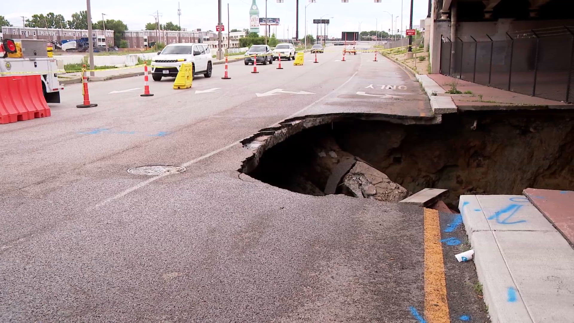 Sinkhole ‪ I-44 closures in downtown St. Louis to last for 'extended period