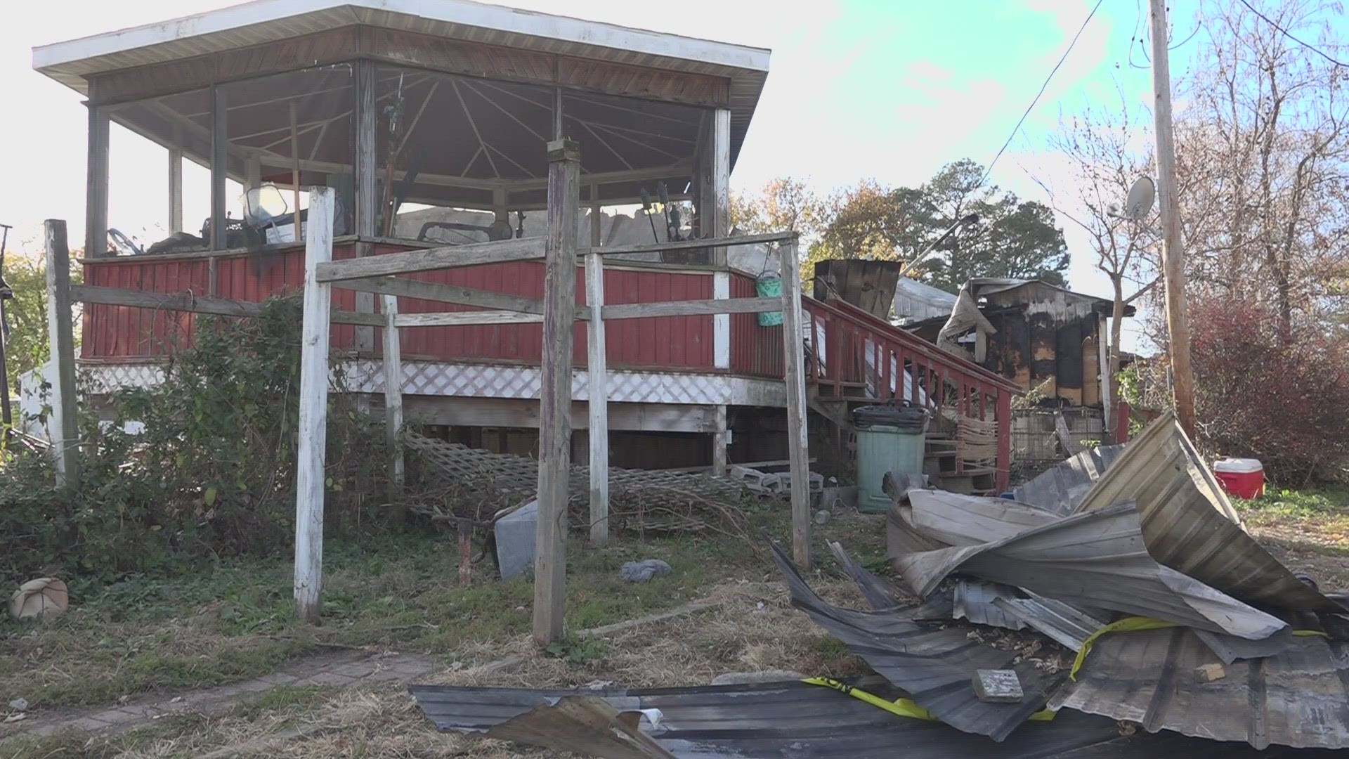 A family of 11 lost nearly everything when a fire destroyed their house in Jefferson County, Illinois. A mix-up may have cost firefighters valuable time.