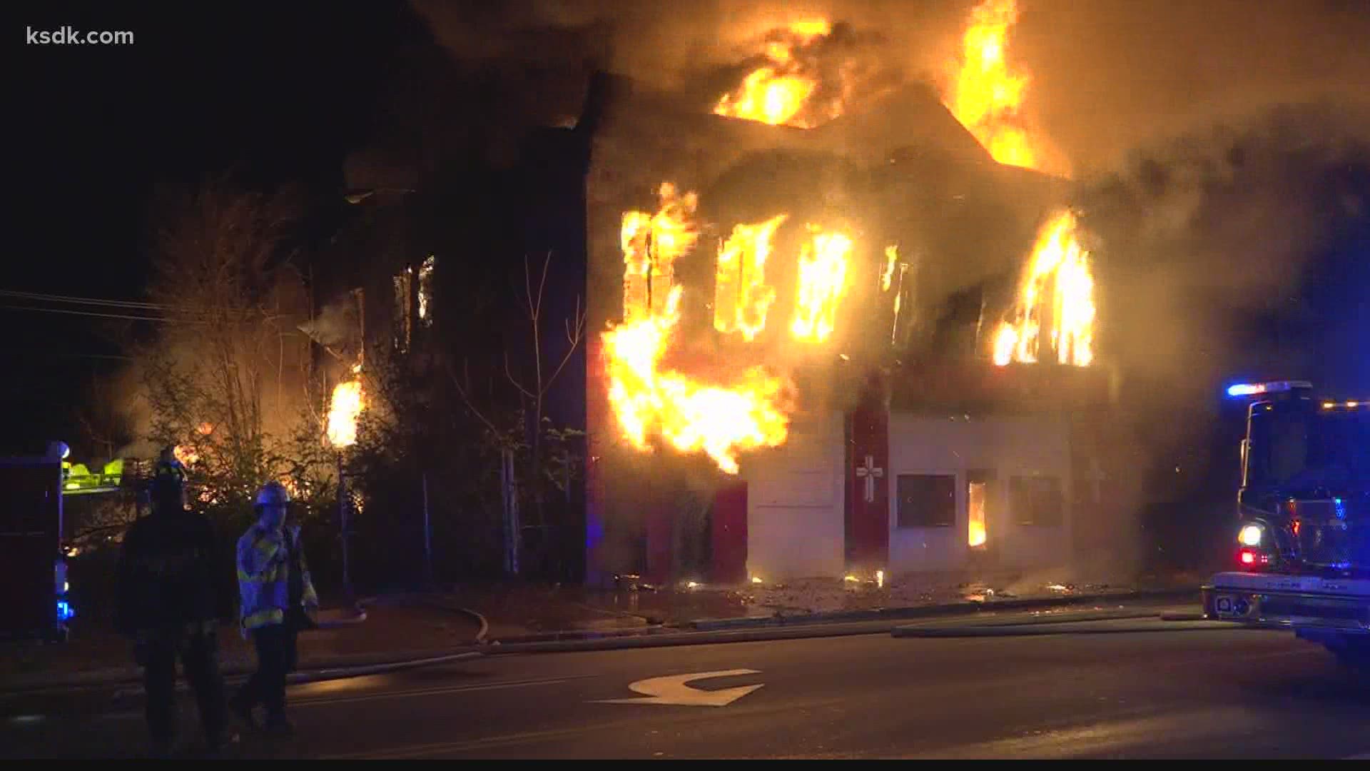 St. Louis firefighters battle vacant warehouse blaze overnight | www.speedy25.com