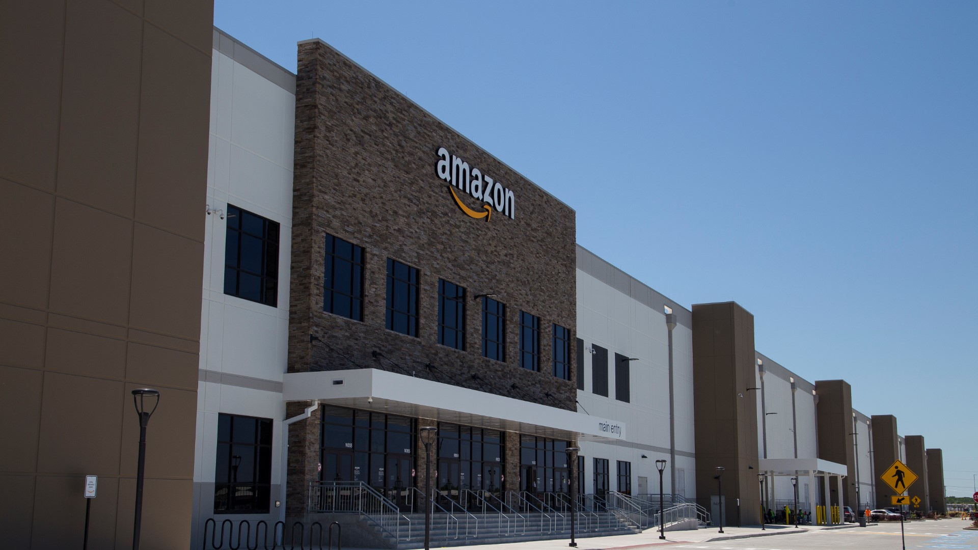 Hiring for Amazon's first robotics fulfillment center in Missouri begins Friday, officials said