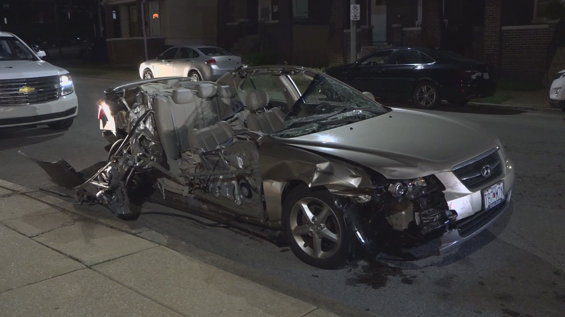 At least 1 injured in overnight crash in south St. Louis | ksdk.com