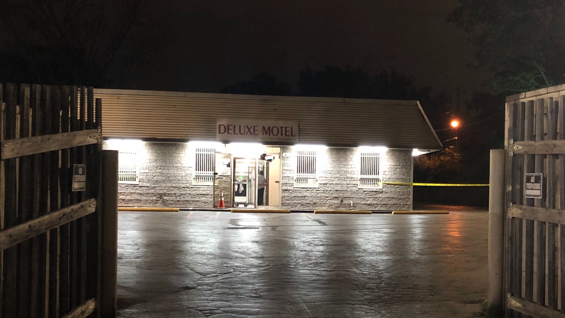 St. Louis crime Man shot at Deluxe Motel