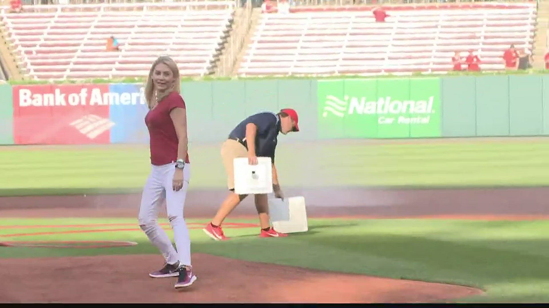 Anne Allred throws out first pitch with her donor | ksdk.com