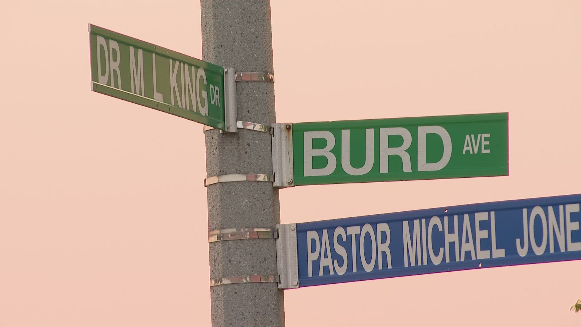 Teen killed in Thursday afternoon triple shooting in St. Louis. The shooting happened on Dr. Martin Luther King Drive and Burd Avenue at a Crown Mart Mobil.