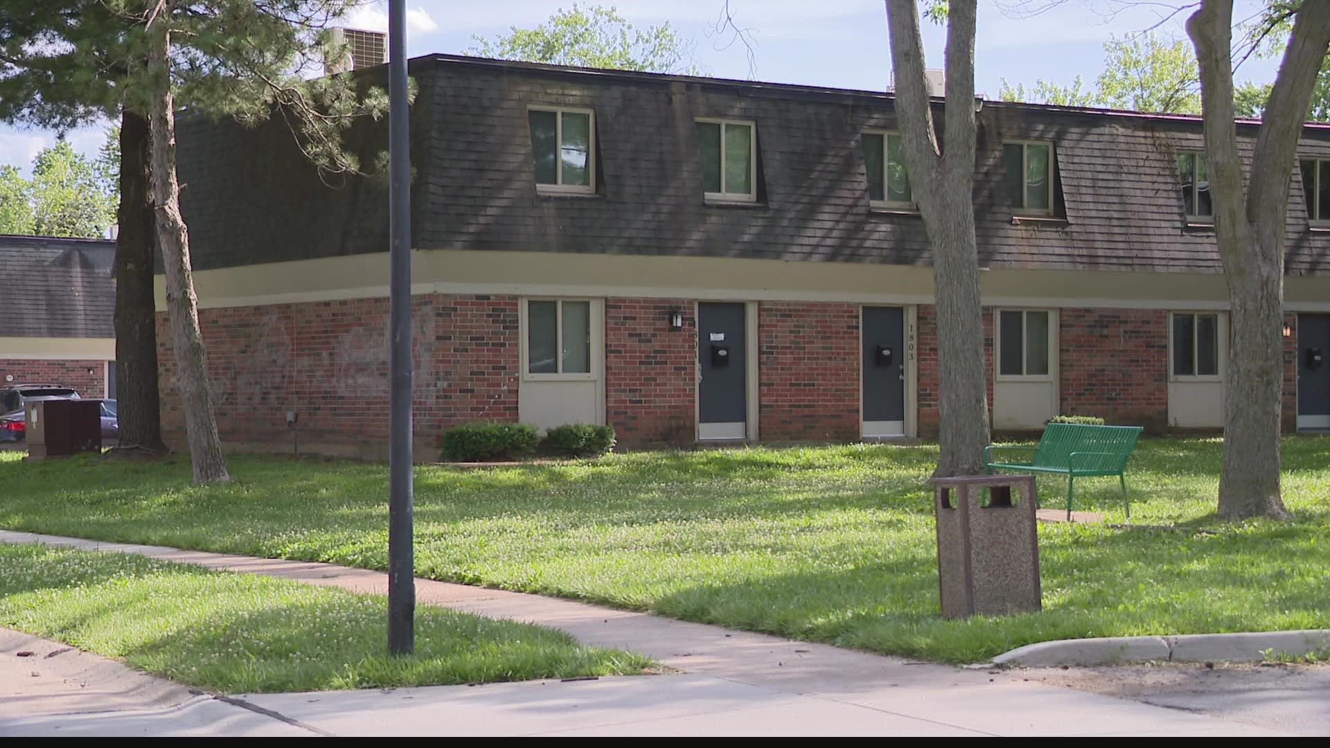 Last week, Spanish Cove Townhomes tenants met with local leaders and legal experts to discuss the notices they received from the complex's new owners.