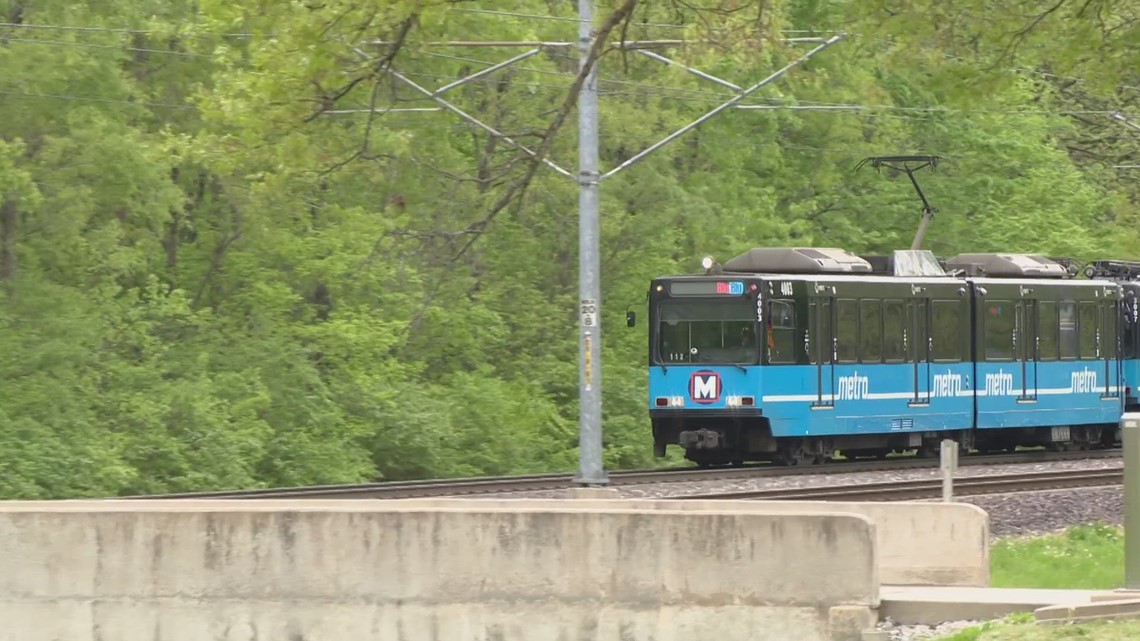 Girl arrested, facing charges in stabbing on MetroLink train - Vimarsana News