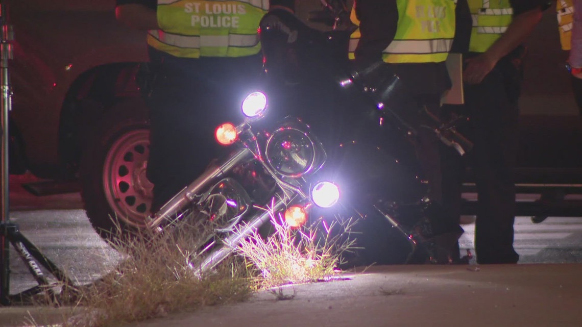 Motorcycle crash leaves 1 dead in south St. Louis | ksdk.com