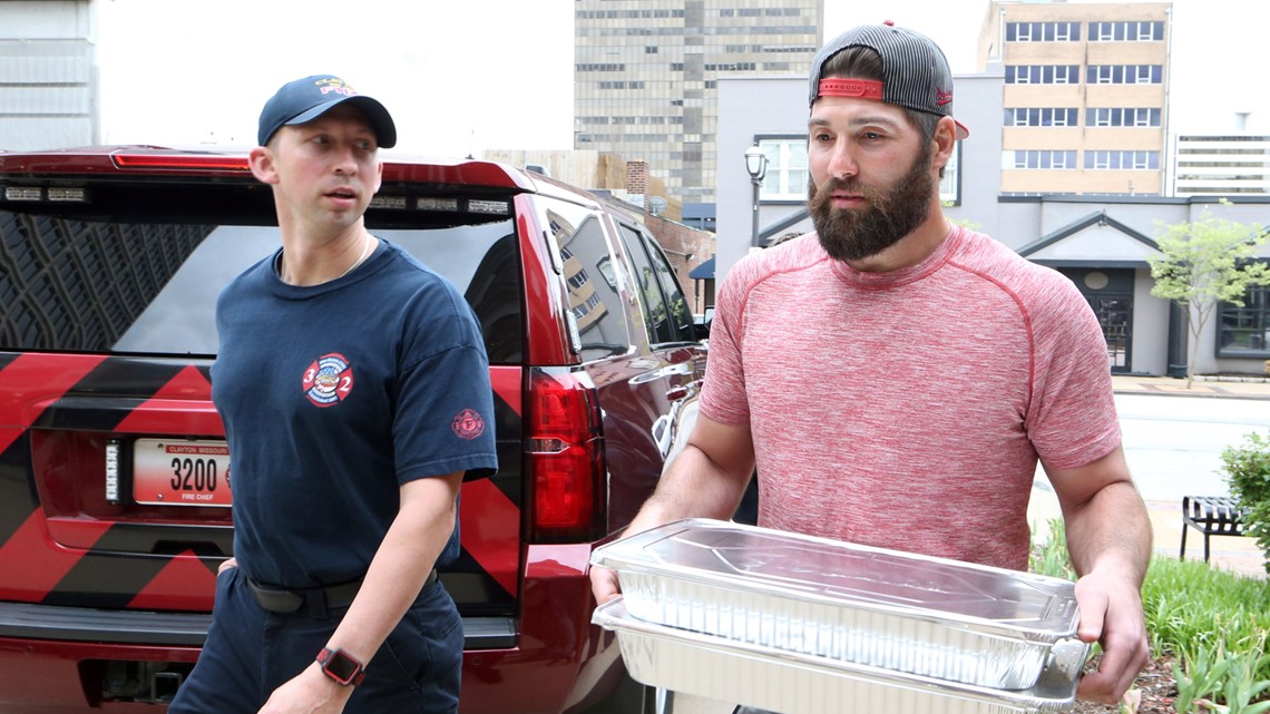 Lightning's Pat Maroon mocked by broadcaster, donates to charity