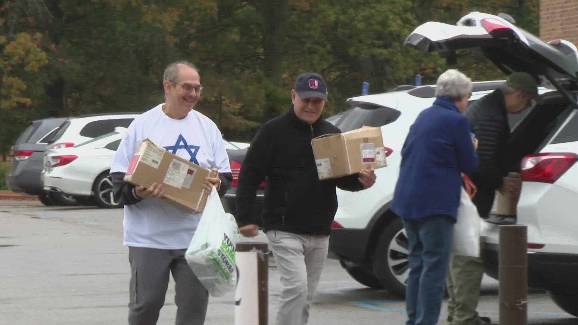 One local synagogue is deciding to give back. Several women at Congregation B'nai Amoona in Creve Coeur organized a donation drive Sunday morning.