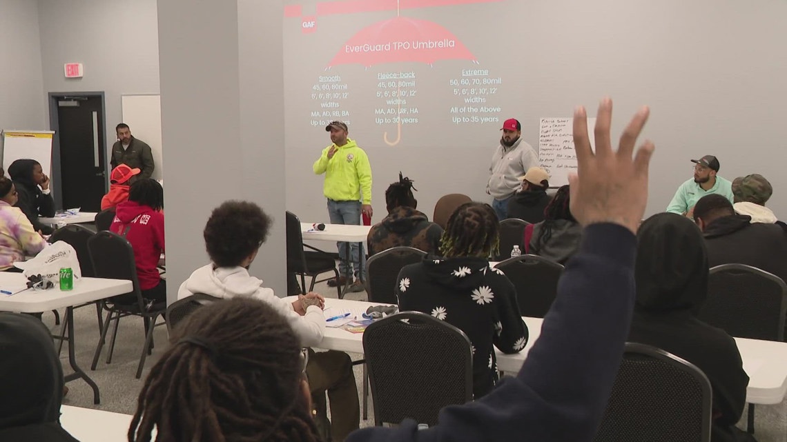 St. Louis program trains roofers for free - Vimarsana News