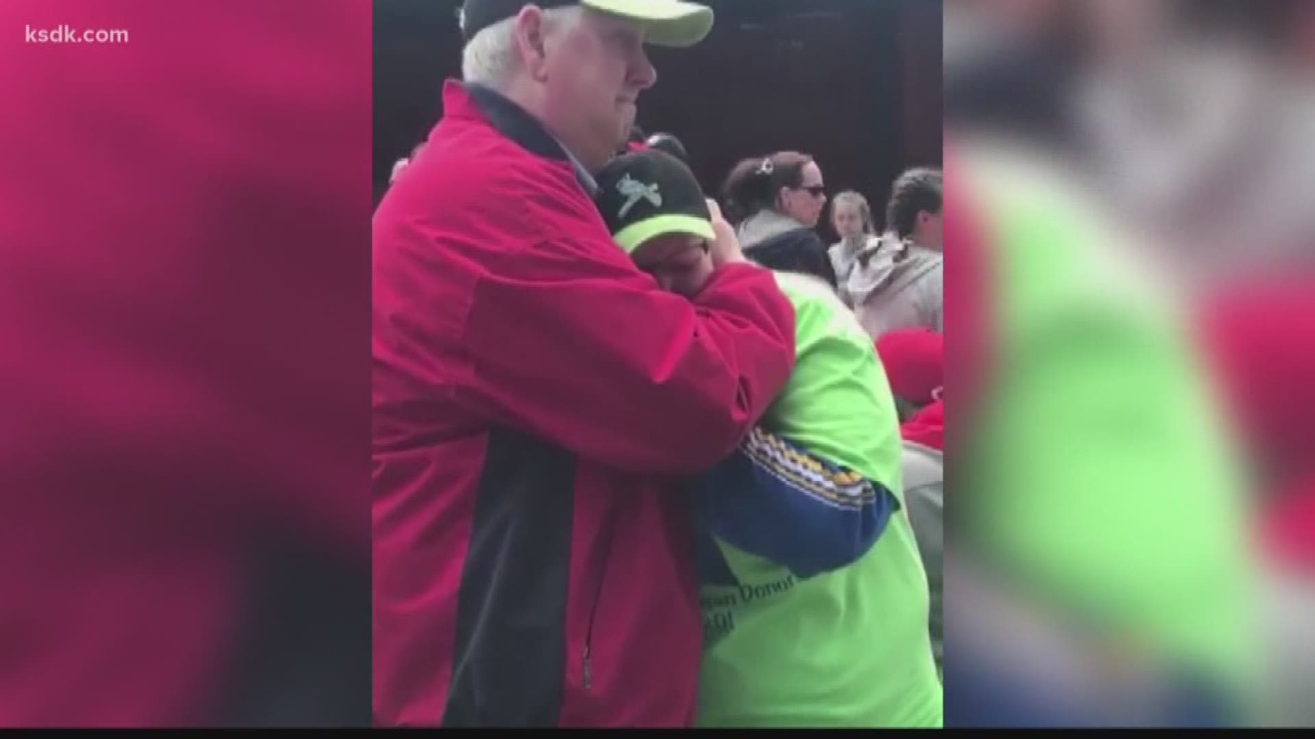 Family meets recipient of relative's heart by chance at St. Louis Cardinals  game - ABC News