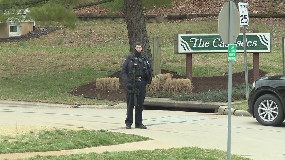 Police: Man exchanges gunfire with officers, barricades self - Vimarsana News