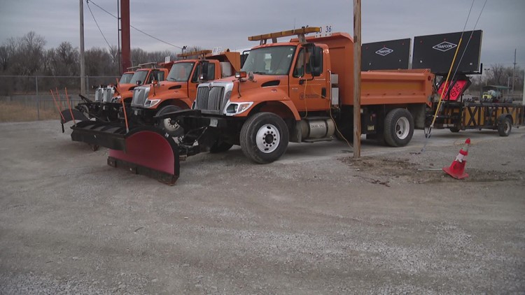 IDOT and MoDOT prepping for incoming winter weather Tuesday and Wednesday