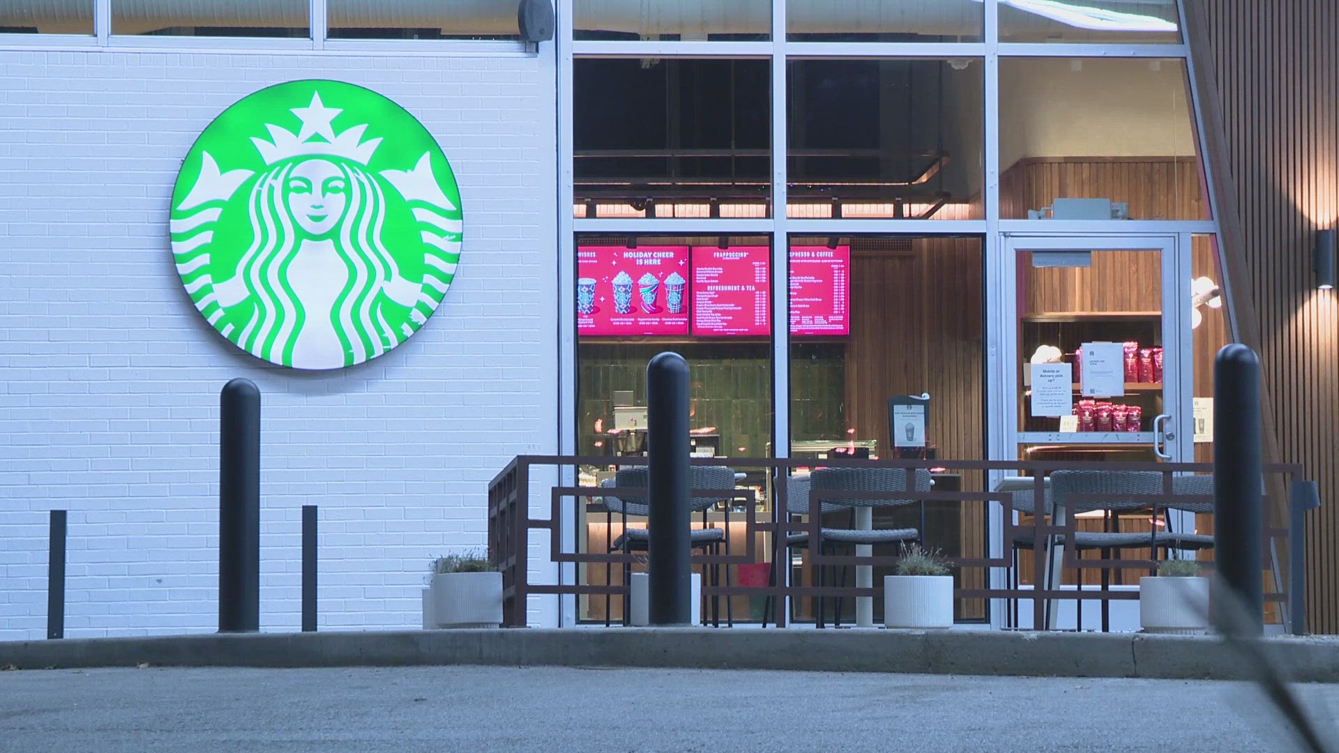 A man who tried to rob a Starbucks in St. Louis Sunday afternoon ended up being held by employees until police could arrive. It happened at a Midtown location.