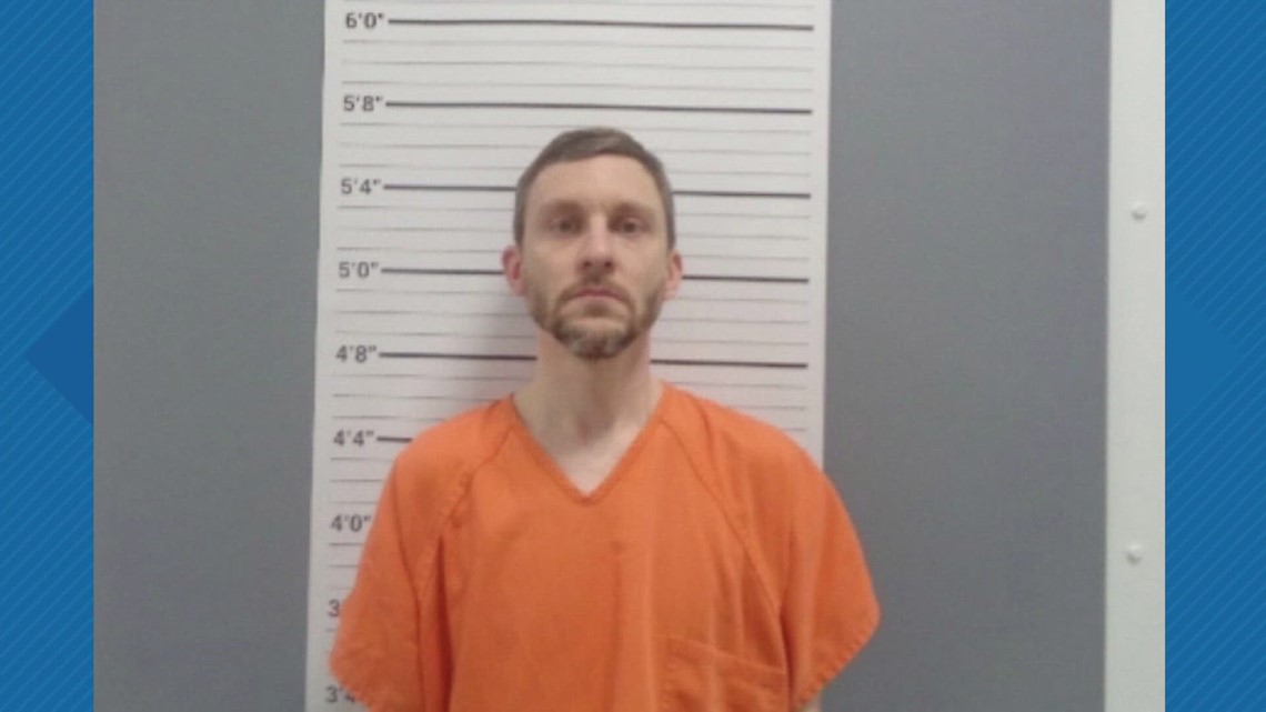 Former hockey coach pleads not guilty to federal charges involving child porn | ksdk.com