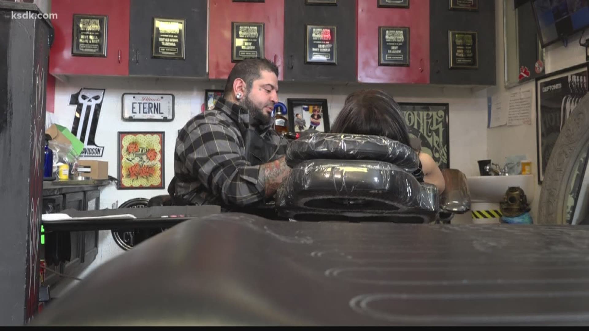 St Louis Tattoo Artist Goes Viral Helping Amputees And Women With Breast Cancer