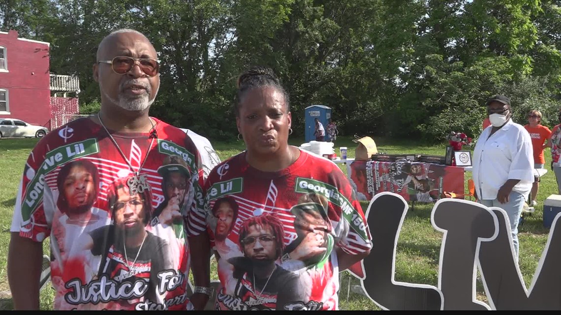 East St. Louis couple brings awareness to son's unsolved murder | ksdk.com