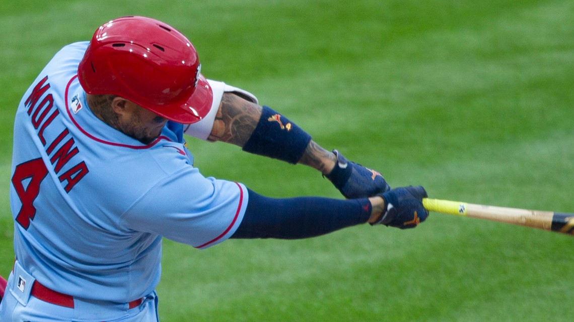 Yadier Molina catches 2,000th game as a Cardinal