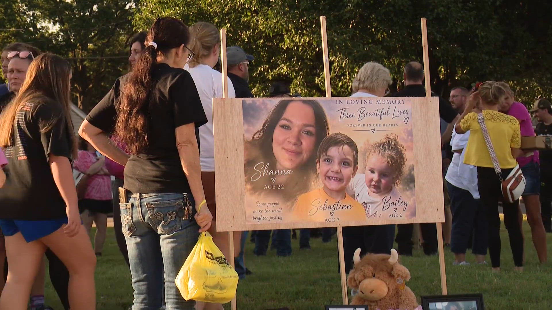 Granite City mourns mother, 2 young children killed in crash with fleeing driver